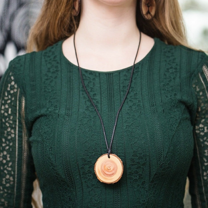 allgenderstar | Nature pendant by JANA W. | made of Swiss pine wood
