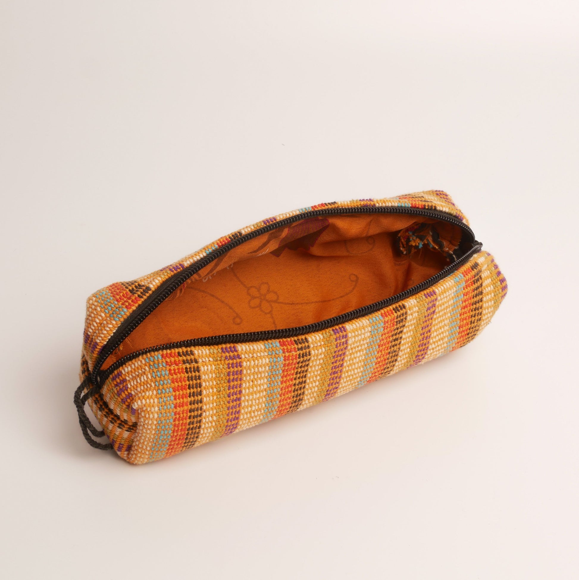 Federtasche-Innenseite aus Recycle-Sari- Federpenal- kleine Hanftasche nachhaltig fair