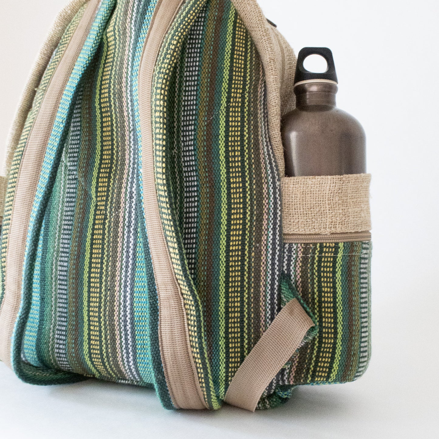 Rucksack-UNICORN-Hanfrucksack nachhaltig aus Nepal-mit-trinkflasche-back