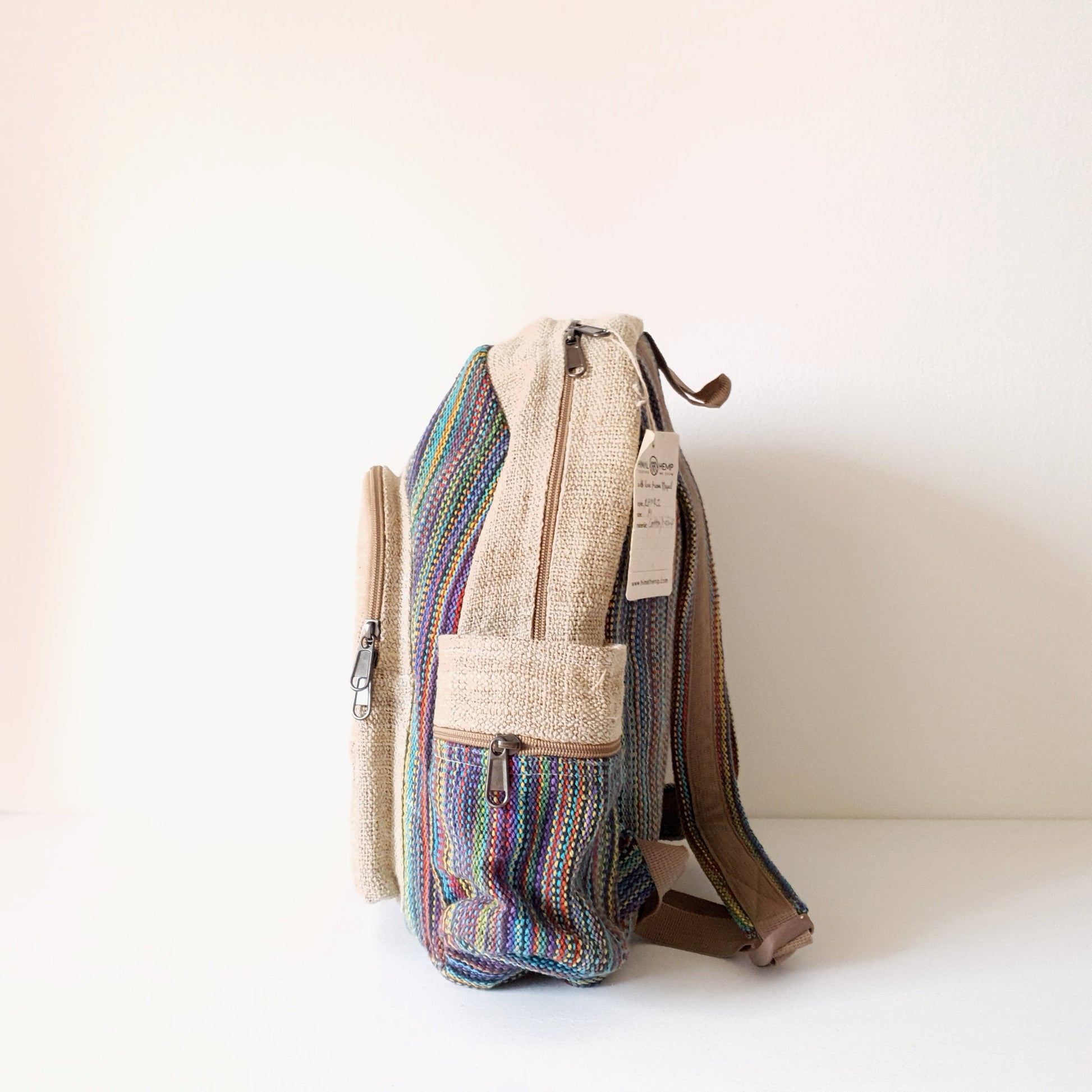 Rucksack-UNICORN-Hanfrucksack nachhaltig aus Nepal-seitenansicht