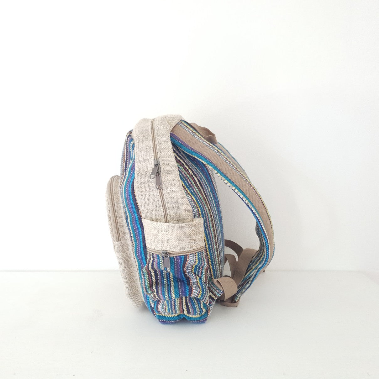 HH Rucksack RAMRI  – Hanfrucksack nachhaltig aus Nepal-blau-seiteansicht