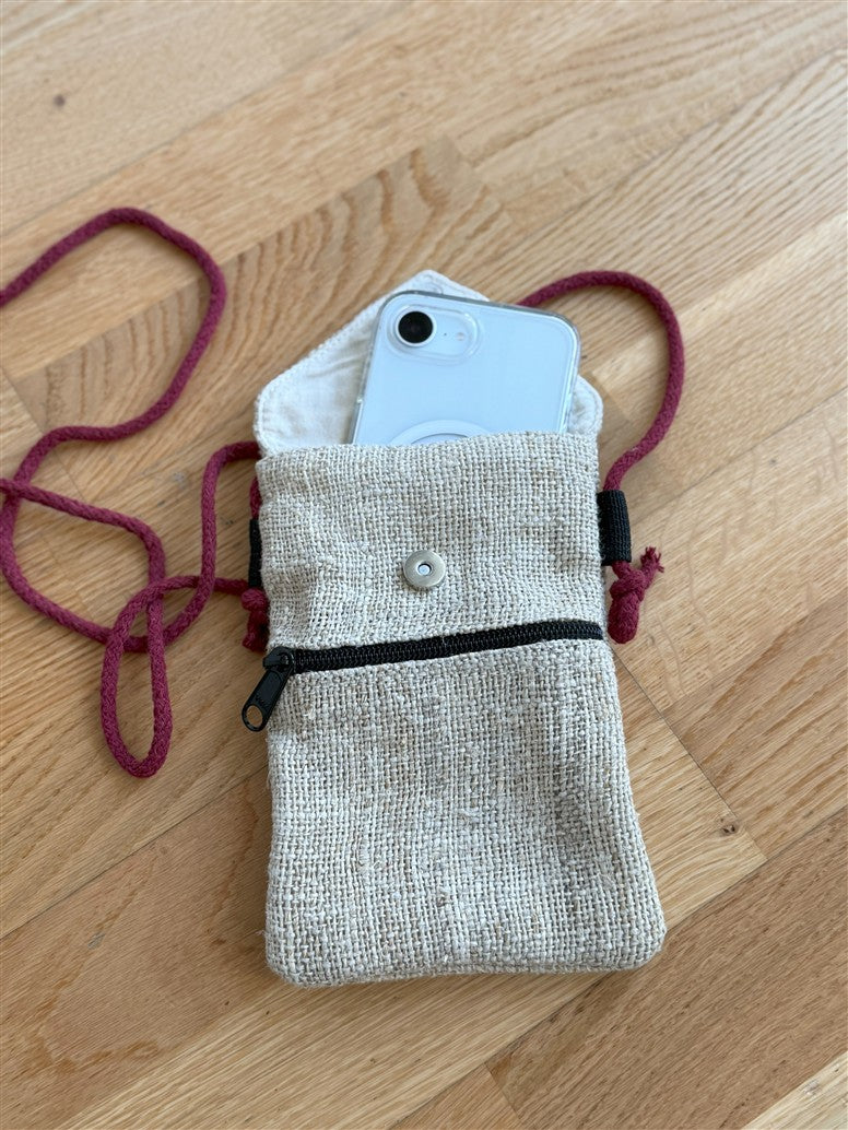 Handgefertigte Handytasche aus Hanf – Fair, Vegan & Nachhaltig | Smartphone Tasche Aus Nepal-mit-handy