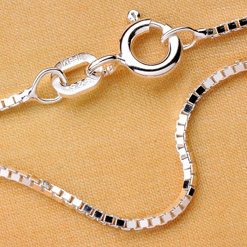 Vulva Necklace Small