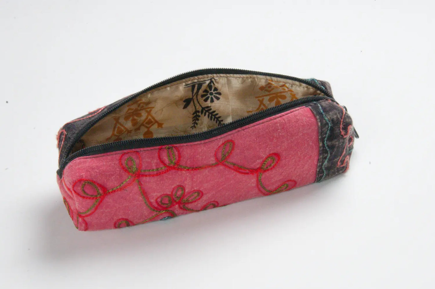 Federpenal bestickt - fair produziert in Nepal für Himal Hemp (Federtasche / Pencil Box)-rosa-gelb